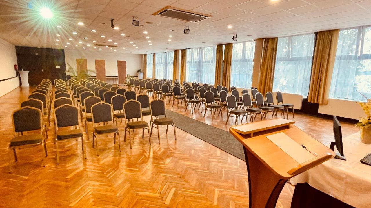 Hotel Magistern Konferencia Es Wellnesshotel Siofok Bagian luar foto