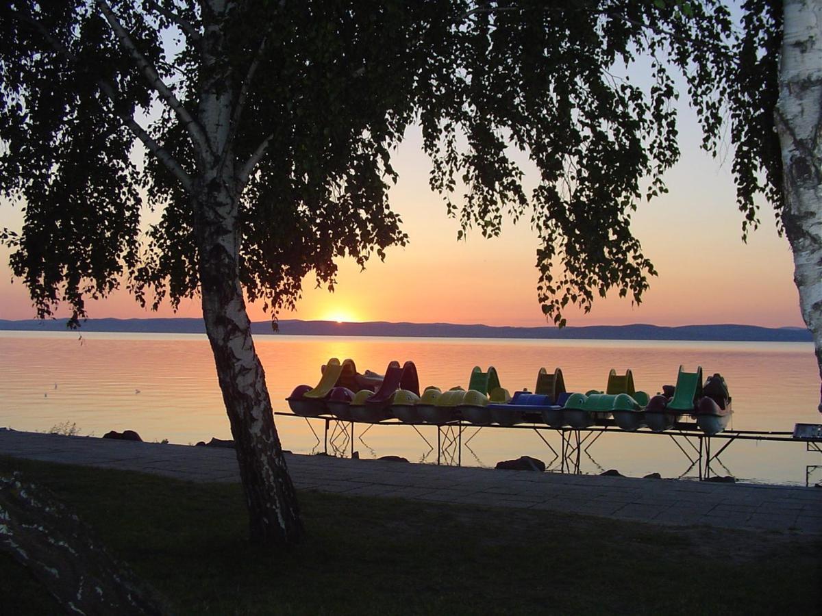 Hotel Magistern Konferencia Es Wellnesshotel Siofok Bagian luar foto