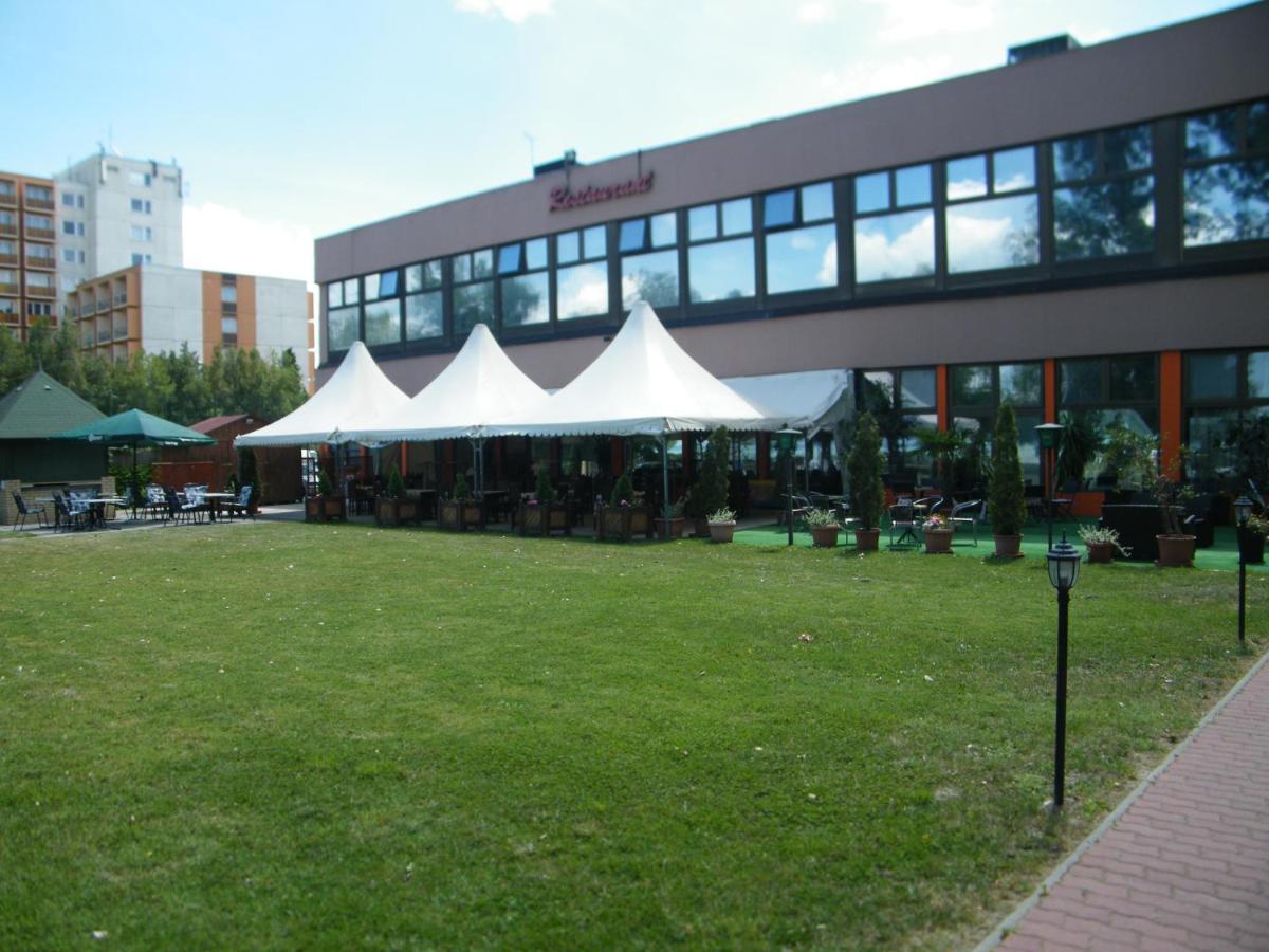 Hotel Magistern Konferencia Es Wellnesshotel Siofok Bagian luar foto
