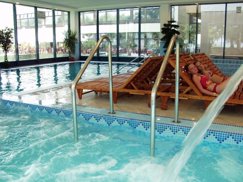 Hotel Magistern Konferencia Es Wellnesshotel Siofok Bagian luar foto
