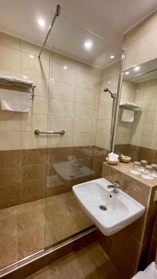Hotel Magistern Konferencia Es Wellnesshotel Siofok Bagian luar foto