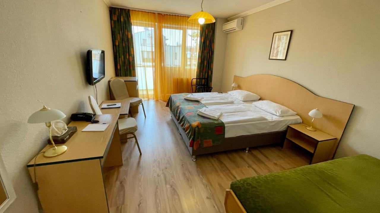 Hotel Magistern Konferencia Es Wellnesshotel Siofok Bagian luar foto
